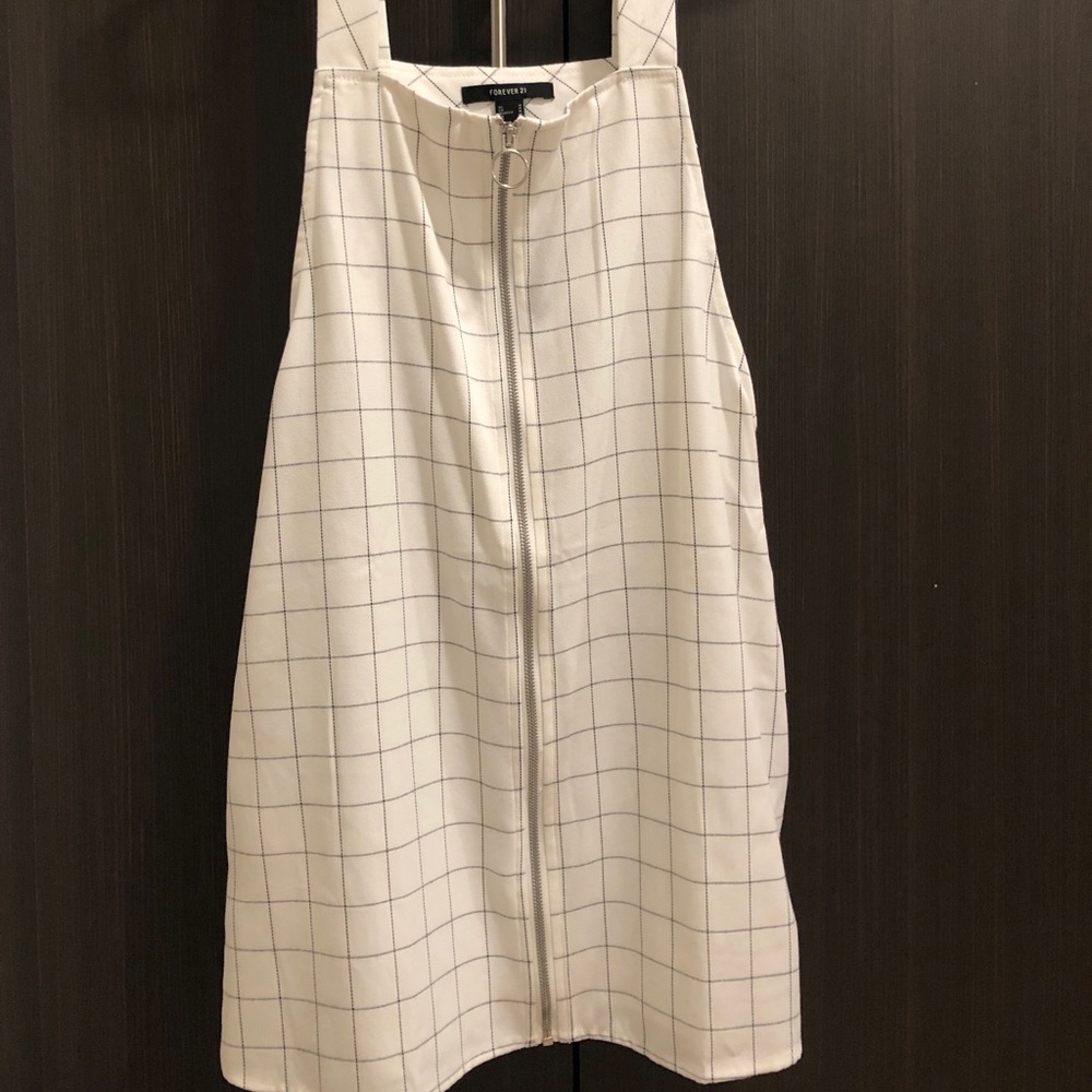 NWT! Black and white zip up plaid dress, S medium.